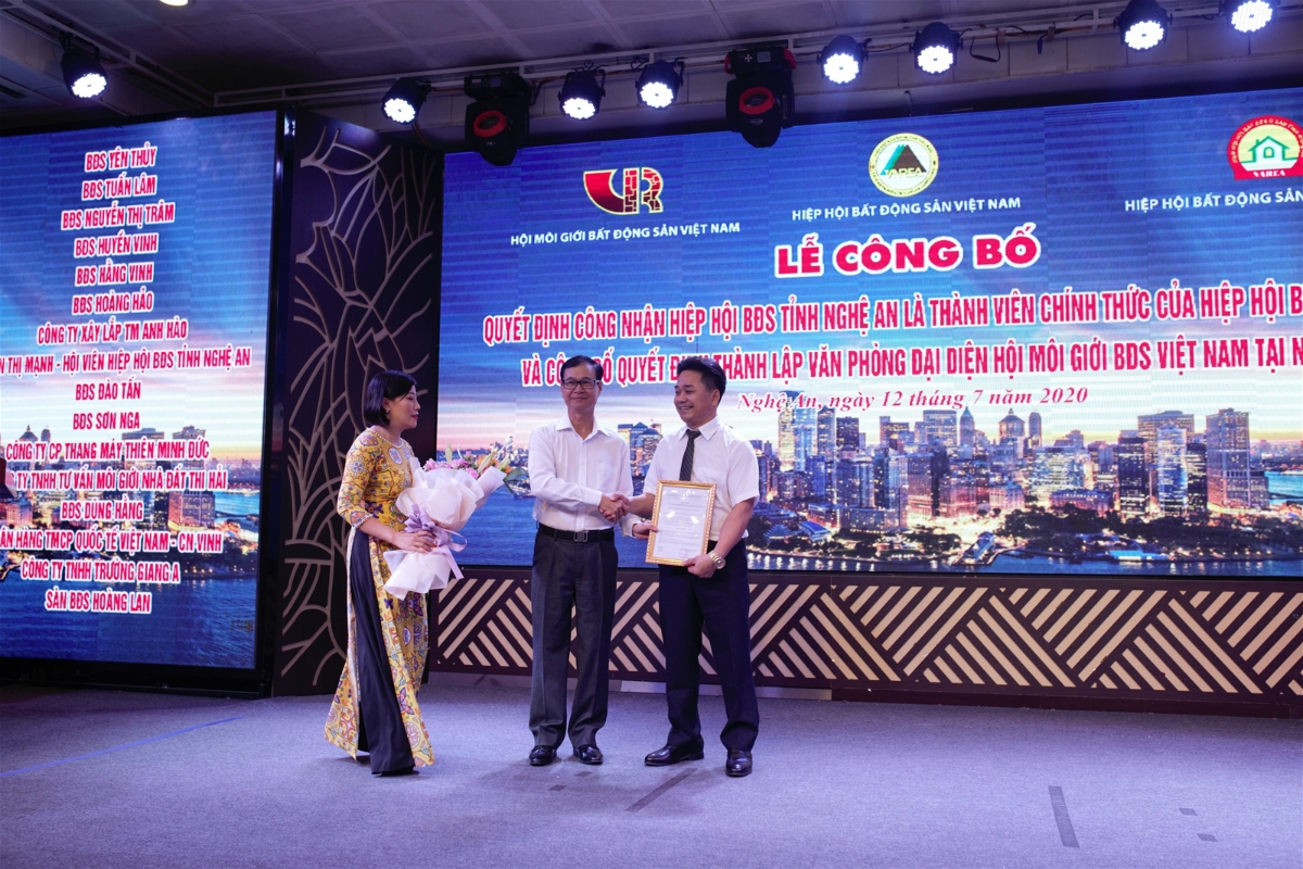 Lễ công bố Hiệp hội Bất động sản Nghệ An trở thành thành viên của Hiệp hội Bất động sản Việt Nam và thành lập Văn phòng Hội Môi giới bất động sản Việt Nam tại Nghệ An