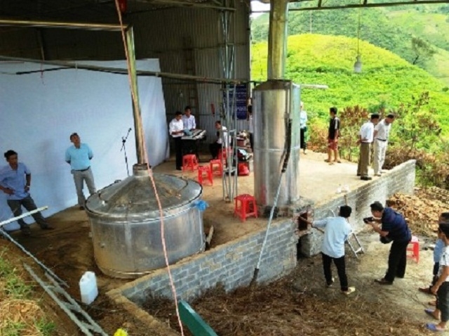 Khu vực chế biến tinh dầu sả của HTX Hương Chanh