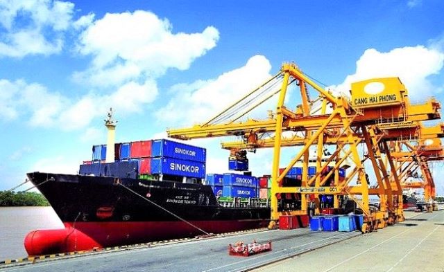 Cán cân thương mại của Việt Nam trong 6 tháng đầu năm đã đạt mức thặng dư gần 5,5 tỷ USD