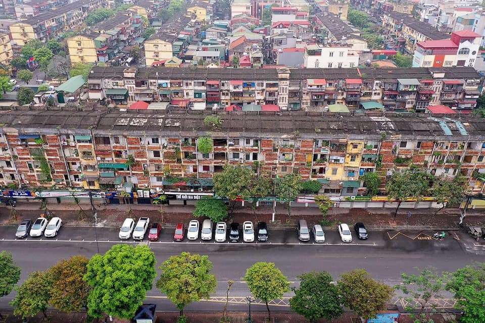 Nhà đầu tư 'bất lực' vì những 'yêu sách' của dân nên việc cải tạo nhà chung cư cũ bao năm nay vẫn dậm chân tại chỗ
