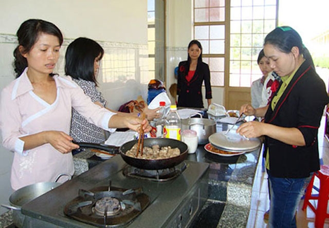 Một lớp dạy nghề nấu ăn ở huyện Dầu Tiếng