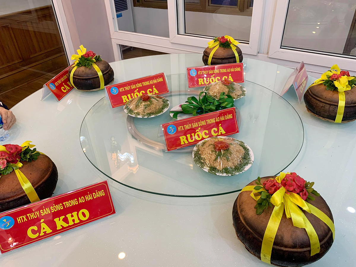 Ngoài xuất bán cá tươi, HTX Hải Đăng đã bắt đầu mày mò tạo ra các sản phẩm thành phẩm như ruốc, chả cá hay cá kho tộ.