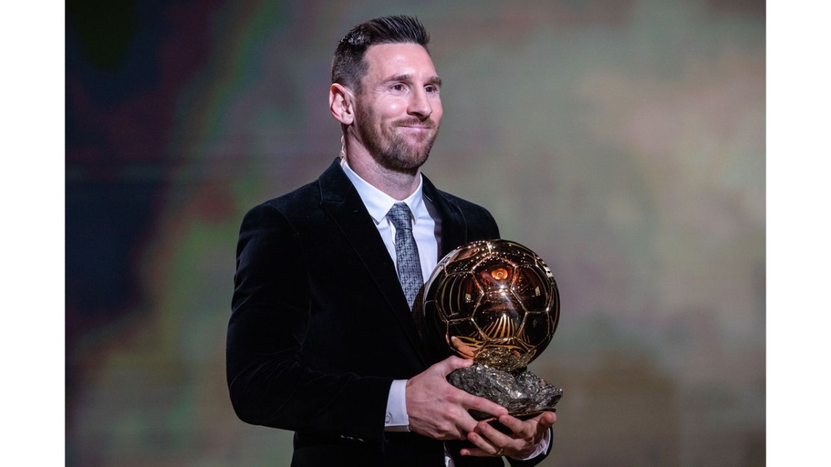 5. LIONEL MESSI Cầu thủ người Argentina, sáu lần giành Quả bóng Vàng, đã kiếm được 104 triệu đô la trong năm nay. Xinhu