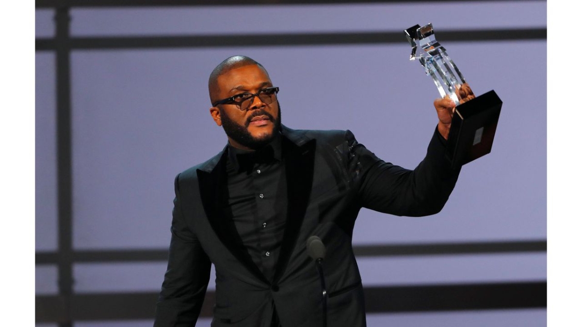 6. TYLER PERRY Nhà làm phim Tyler Perry chiếm vị trí thứ sáu với doanh thu 97 triệu đô la. Reuters