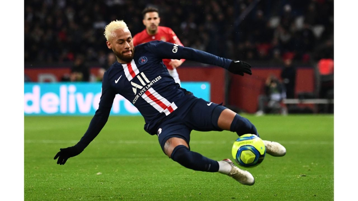 7. NEYMAR Theo Forbes, tiền đạo người Brazil đến từ Paris Saint-Germain có doanh thu 95,5 triệu đô la. AFP