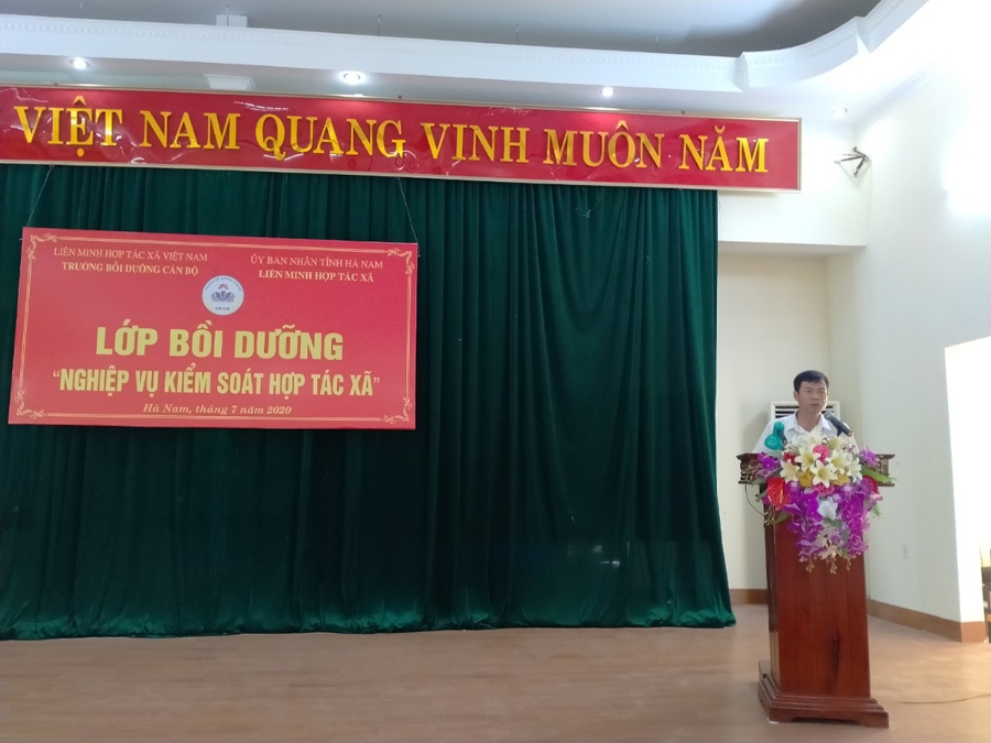 Ông Đỗ Xuân Trường, Chủ tịch Liên minh HTX tỉnh Hà Nam phát biểu khai giảng lớp Bồi dưỡng nghiệp vụ kiểm soát HTX