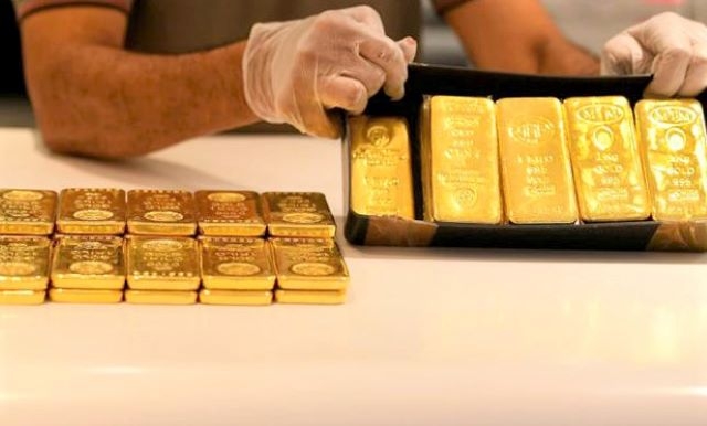 Giá vàng thế giới đang nhảy múa khó đoán, sau nhiều ngày níu trên đỉnh đã bất ngờ lao dốc ngày 15/7 (Ảnh: Internet)