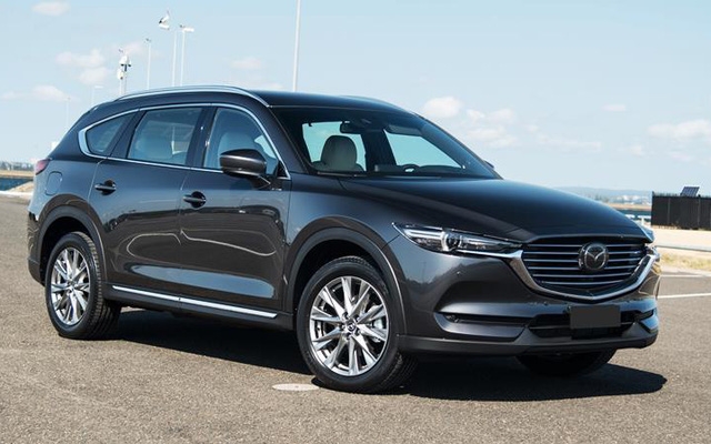 Mazda Mazda CX-8 là mẫu xe được giảm giá nhiều nhất, với mức giảm từ 150 - 200 triệu đồng. Giá bản tiêu chuẩn của mẫu xe này xuống dưới 1 tỷ đồng. Cùng với đó, 3 phiên bản còn lại của Mazda CX-8 2020 gồm Deluxe, Luxury và Premium AWD được giảm 150 triệu đồng.