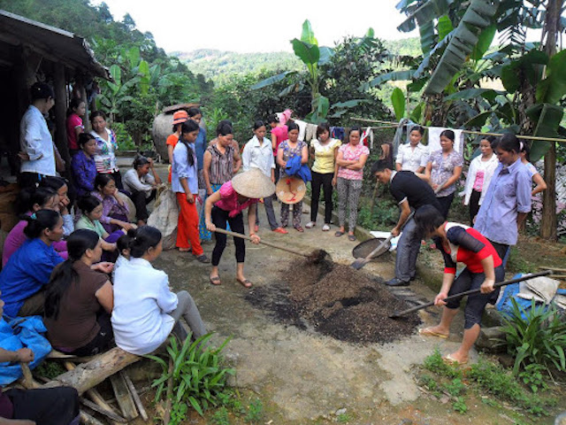 Lớp học nghề vừa học vừa thực hành.