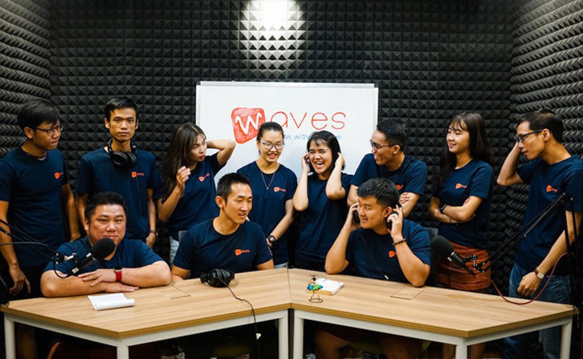 Waves Giá trị đầu tư: 1,2 triệu USD Hồi tháng 2, Waves - nền tảng nội dung chuyên về âm thanh do Kevin Cao và Ben Minh Le thành lập năm ngoái – công bố gọi vốn thành công 1,2 triệu USD trong vòng hạt giống từ đối tác Singapore, Insignia Ventures Partners. Các nhà đầu tư khác bao gồm quỹ Hustle Fund và Skystar Capital.