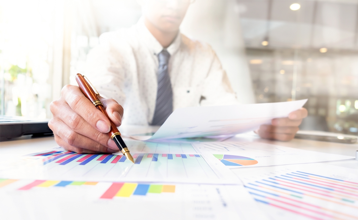 7. Kỹ năng quản lý tài chính, ngân sách Những người vừa mới thành lập công ty cần phải chú ý đến kỹ năng quản lý tài chính ngân sách để đảm bảo việc thu chi trở nên minh bạch và dễ dàng hơn. Khi bắt đầu khởi nghiệp, các chủ doanh nghiệp sẽ cần một ngân sách nhất định để dựng cơ sở vật chất, đầu tư nhân sự, phát triển các mối quan hệ khi doanh thu của công ty vẫn còn đang thấp.