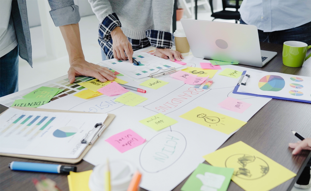 4. Sản phẩm hoặc dịch vụ Ngày càng có nhiều công ty trở nên phát triển, lớn mạnh trên thị trường, lĩnh vực mà họ đang kinh doanh bởi vì sản phẩm, dịch vụ và khoa học kỹ thuật của họ. Một sản phẩm, dịch vụ tuyệt vời là cần thiết để để giành lấy khách hàng, chiếm lĩnh thị trường ngày nay. Và để xây dựng được một sản phẩm, dịch vụ tuyệt vời các nhà startup cần phải có kỹ thuật tiên tiến và tập trung. Các công ty, doanh nghiệp có sản phẩm, dịch vụ và áp dụng khoa học công nghệ tiên tiến vào hoạt động kinh doanh sẽ có xu hướng giành chiến thắng.