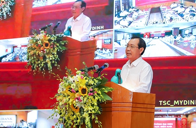 Đồng chí Tiết Văn Thành- Thành viên Hội đồng Thành viên, Tổng giám đốc Agribank báo cáo tại Hội nghị