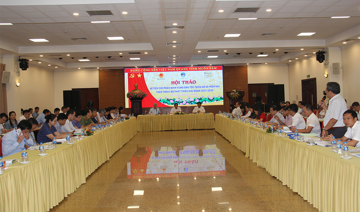 Nhiều đại biểu cho rằng cần có tiêu chí đánh giá rõ ràng để việc đầu tư hỗ trợ cho đồng bào dân tộc thiểu số và miền núi được đầu tư có trọng điểm (Ảnh: Phạm Duy)