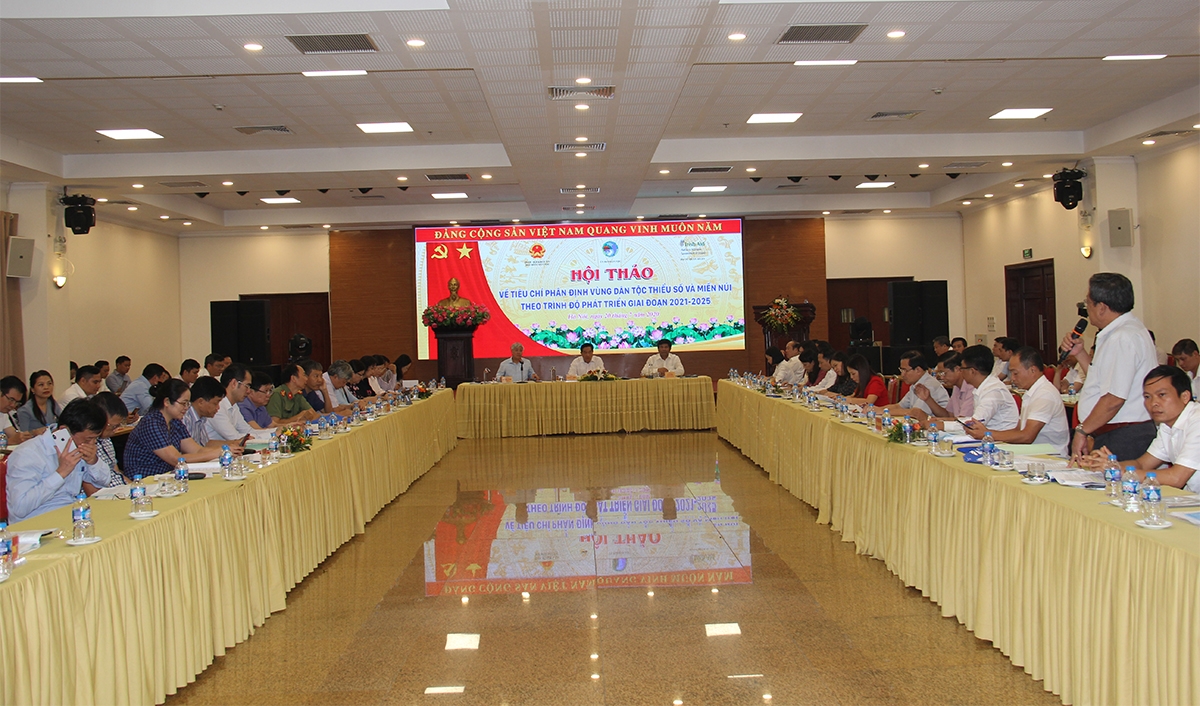 Nhiều đại biểu cho rằng cần có tiêu chí đánh giá rõ ràng để việc đầu tư hỗ trợ cho đồng bào dân tộc thiểu số và miền núi được đầu tư có trọng điểm (Ảnh: Phạm Duy)