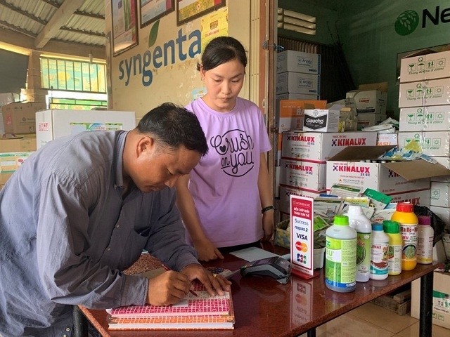 Thanh toán vật tư nông nghiệp với thẻ thấu chi Agribank