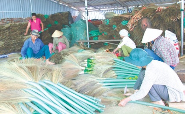 Nhân rộng nghề làm chổi đót.