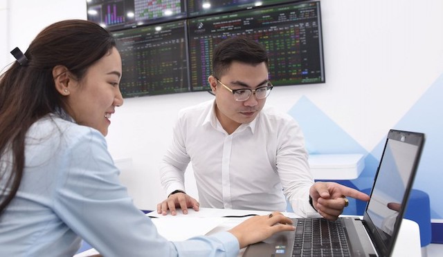 Dù thanh khoản thị trường tụt áp nhưng vẫn có những điểm sáng hấp dẫn dòng tiền