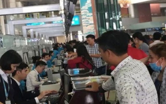 Khách đi máy bay tăng cao kỷ lục.