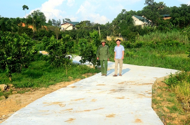 Đường nội đồng cũng được làm mới, không có vỏ bao bì thuốc bảo vệ thực vật vứt bừa bãi