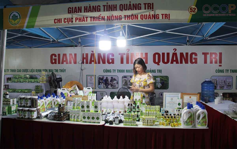 Nhiều doanh nghiệp, HTX đến từ nhiều tỉnh, thành phố tham gia nhằm quảng bá, giới thiệu sản phẩm (Ảnh: Phạm Duy)