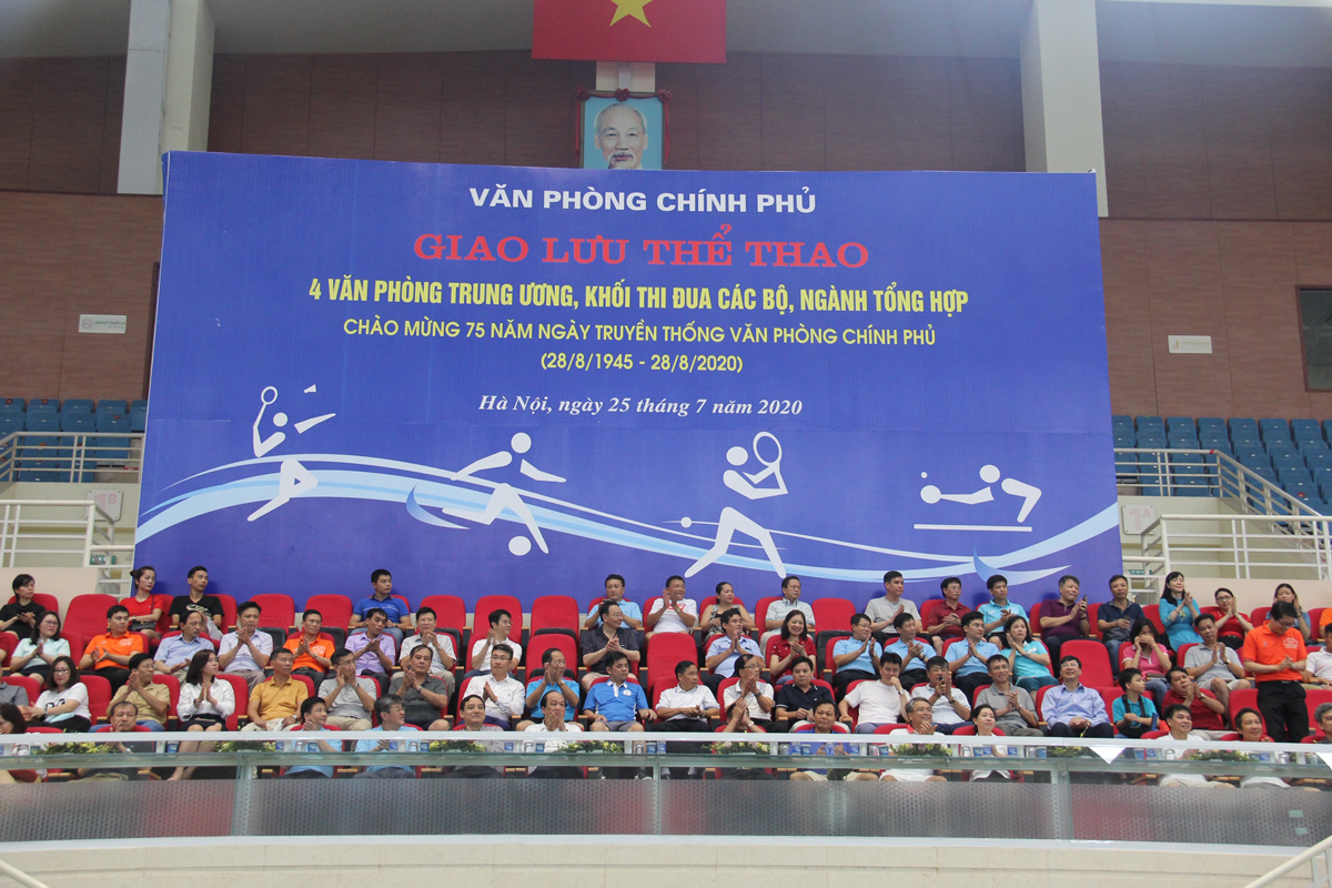 Các đại biểu dự khai mạc Giao lưu thể thao sáng 25.7.2020