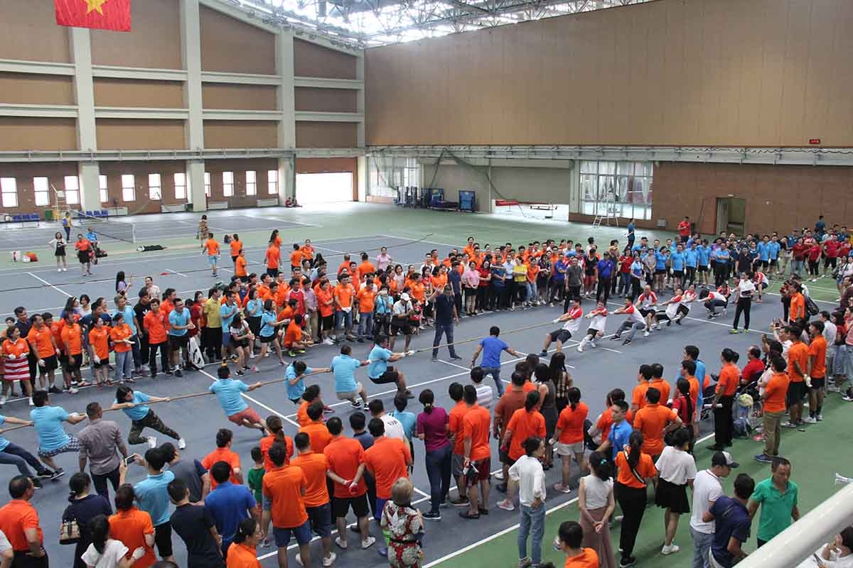 Các vận động viên tham gia thi đấu môn kéo co