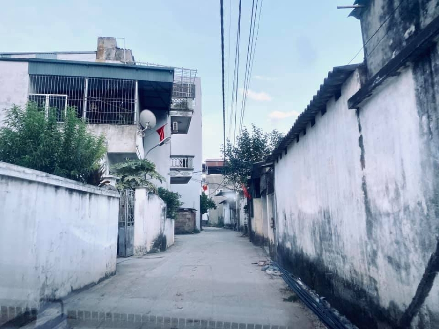 Đất trong ngõ ô tô vào được, giá đất từ 33 triệu đồng/m2, cuối năm 2019 giá chỉ từ 28-29 triệu đồng/m2.