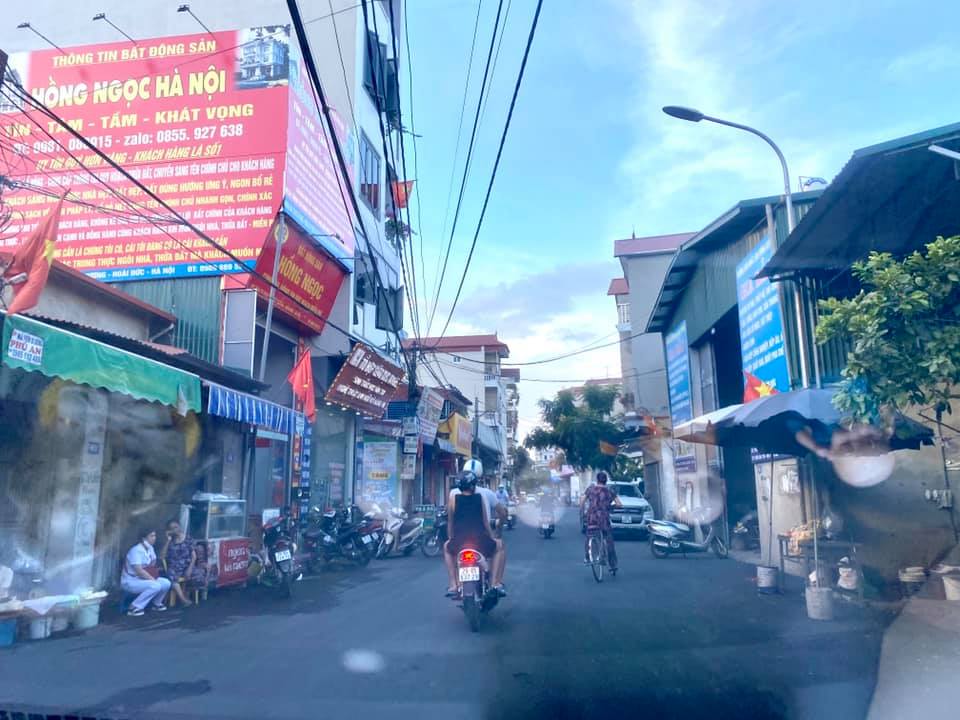 Ngay tại trung tâm xã đã có 2 văn phòng môi giới bất động sản hoạt động.