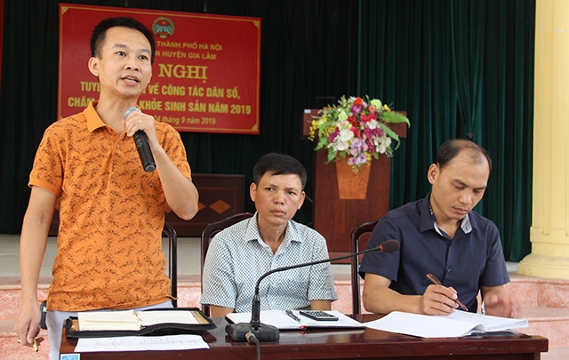 Phó giám đốc HTX An Phát Vũ Huy Hà cho biết, sau nhiều lần làm việc cùng với chính quyền xã và người dân xã Trung Màu huyện Gia Lâm về giá thuê đất để trồng rau sạch nhưng vẫn chưa có sự thống nhất nên HTX vẫn khát đất sản xuất, còn đất của người dân vẫn tiếp tục bỏ hoang (Ảnh: Phạm Duy)