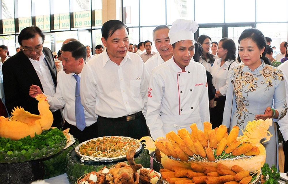 Nhiều giống gà cho chất lượng thịt và năng suất nuôi cao được giới thiệu tại Lễ hội