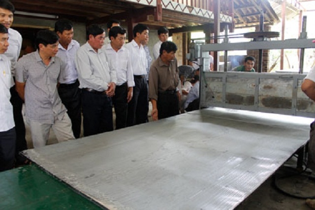 Các ngành chức năng đến tham quan mô hình sản xuất của HTX