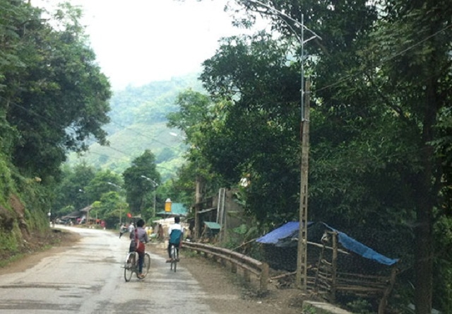 Hệ thống đèn điện chiếu sáng công cộng tại bản Phố (xã Mường Khoa)