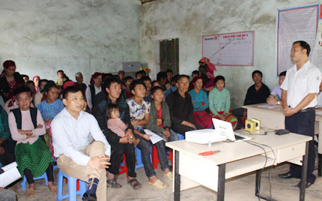 Đông đảo lao động nông thôn tham gia học nghề.