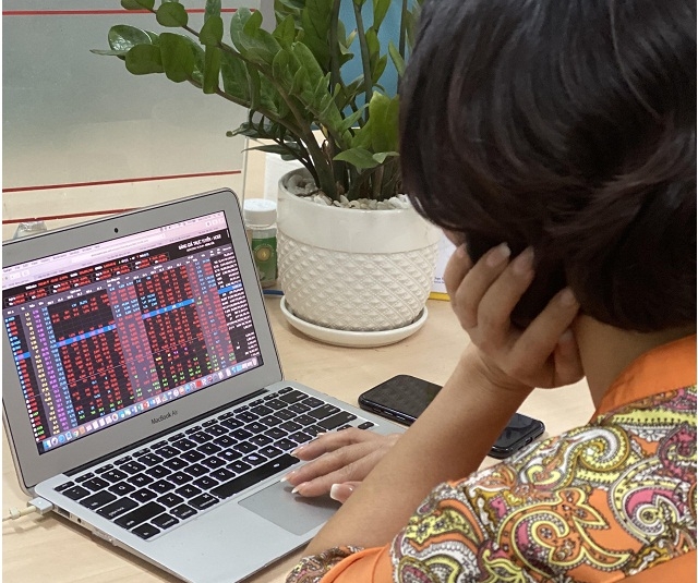 Nhà đầu tư lo ngại diễn biến khó lường của dịch Covid-19 có thể đe dọa kết quả kinh doanh của doanh nghiệp