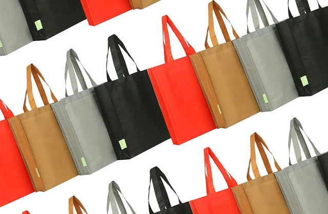 HTX còn may gia công túi tự phân hủy dùng trong siêu thị để xuất khẩu (Ảnh: TL)