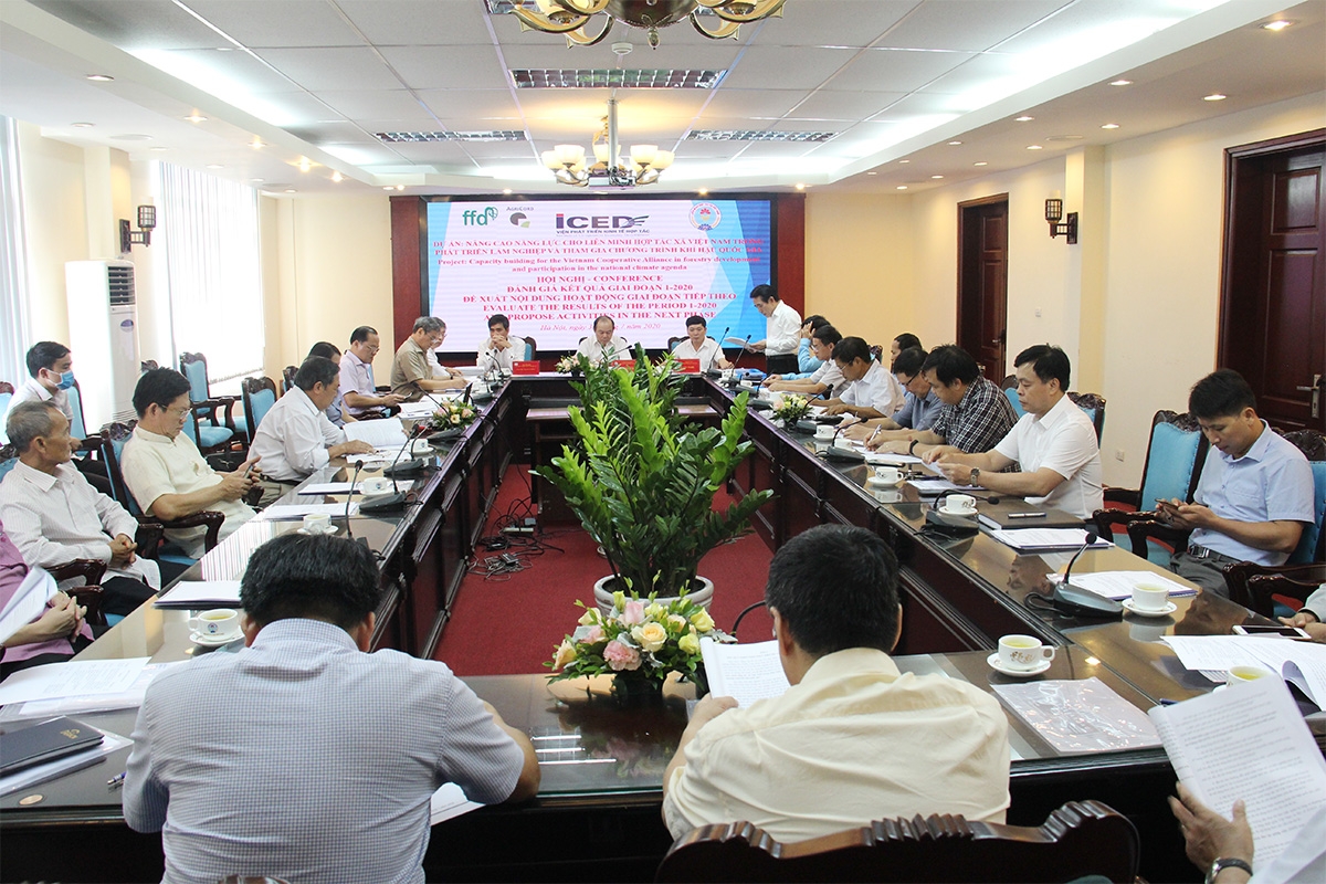 Các đại biểu, nhà khoa học đánh giá cao kết quả giai đoạn 1 của dự án (Ảnh: Phạm Duy)