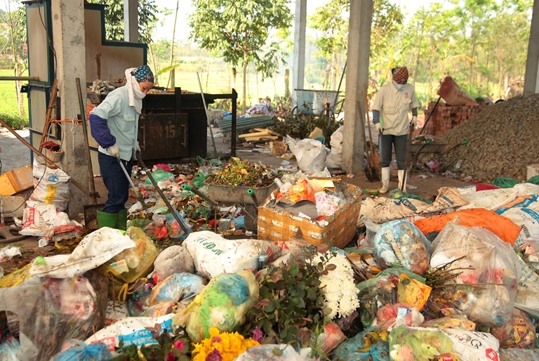 Xây dựng các lò đốt rác thải đã phần nào giải bài toán môi trường trên địa bàn huyện Bình Xuyên
