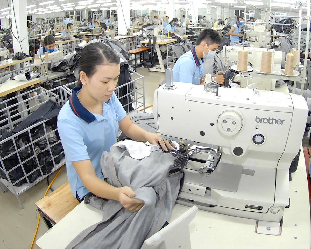 Nếu sử dụng nguyên liệu nhập khẩu từ Trung Quốc, DN dệt may không được hưởng ưu đãi thuế quan (Ảnh: TL)