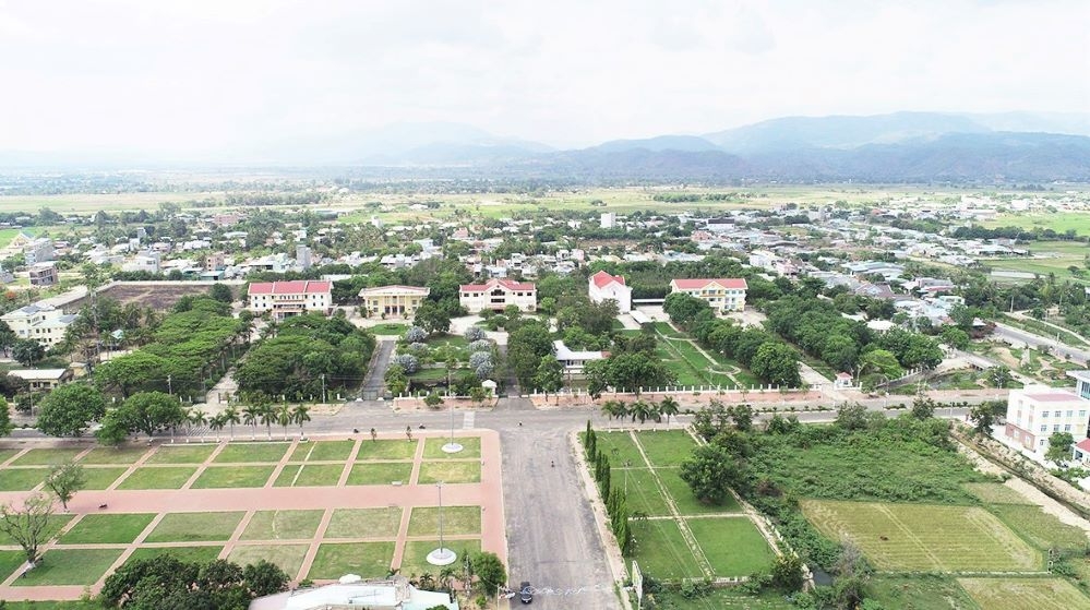 Thị xã Ayun Pa đang hoàn tất thủ tục trình UBND tỉnh Gia Lai xem xét, đề nghị Chính phủ công nhận hoàn thành nhiệm vụ xây dựng nông thôn mới .