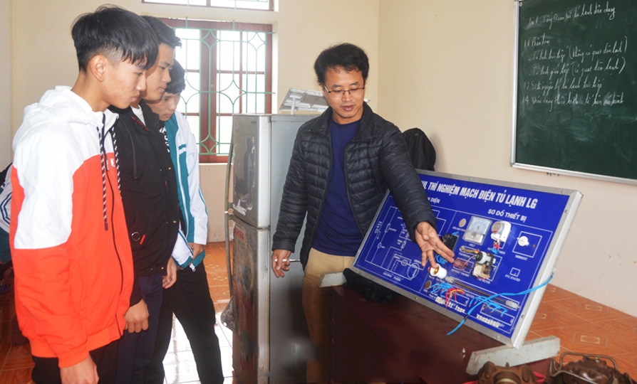 Lớp dạy nghề Điện lạnh tại Trung tâm Giáo dục nghề nghiệp - Giáo dục thường xuyên huyện Hải Hậu.