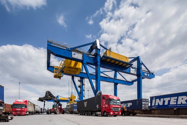 Thu ngân sách từ xuất nhập khẩu giảm hơn 15% so với cùng kỳ.