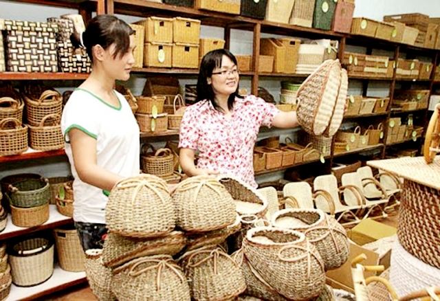 Với chất lượng cao, sản phẩm mây tre đan Xuân Hội đang được thị trường ưa chuộng (Ảnh TL)