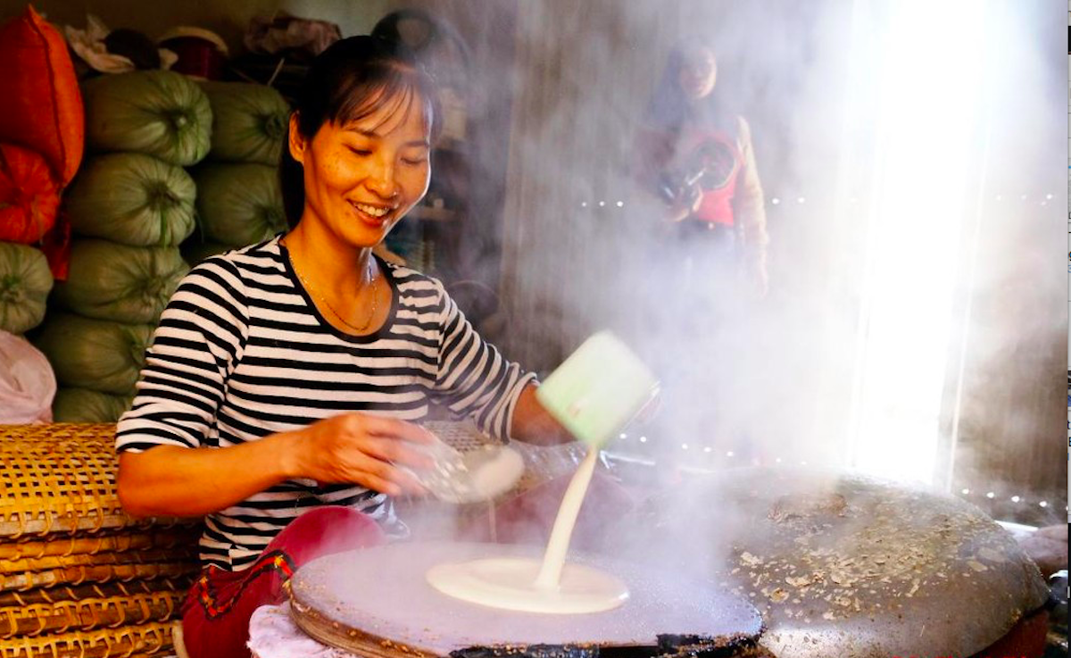 Đẩy mạnh phát triển nghề làm bánh đa.