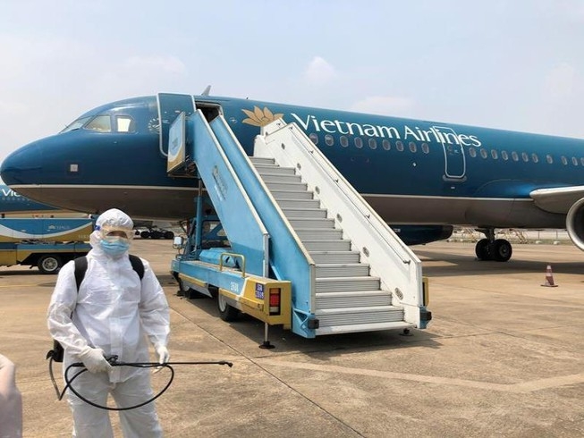 Trong 6 tháng đầu năm nợ ngắn hạn của Vietnam Airlines tăng mạnh lên mức lên 11.100 tỷ đồng (tăng 70% so với cùng kỳ).