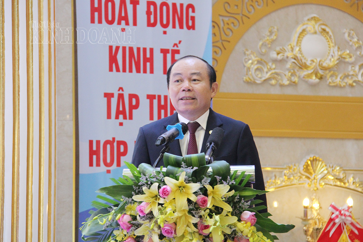 Chủ tịch Liên minh HTX Việt Nam Nguyễn Ngọc Bảo đánh giá cao kết quả đạt được trong nhiệm kỳ vừa qua của Liên minh HTX tỉnh Hoà Bình trong phát triển KTHT, HTX.