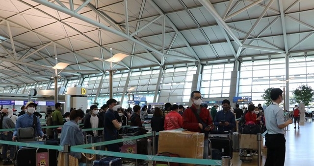 Đưa hơn 340 công dân Việt Nam từ Nga về nước.