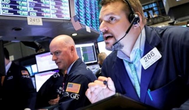 thị trường chứng khoán Mỹ đảo chiều đi xuống khi cả ba chỉ số chính đều giảm điểm