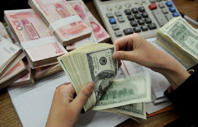 Giá USD trong nước vẫn giữ ở mức ổn định, trong khi chịu áp lực trên thị trường thế giới.