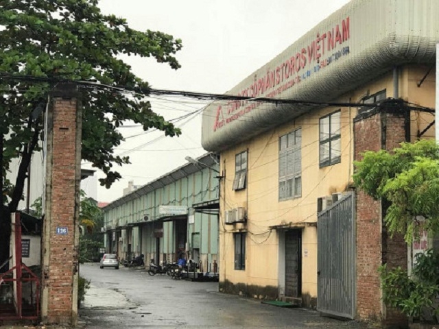 Khu đất vàng tại đường Lê Trọng Tấn, quận Hà Đông đang được Công ty Thái Việt sử dụng làm nhà kho và bãi xe.